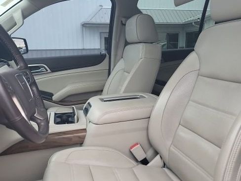Used 2020 GMC Yukon XL Denali w/ Denali Premium Package image 3