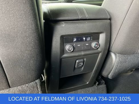 Used 2023 Chevrolet Traverse LT FWD image 20
