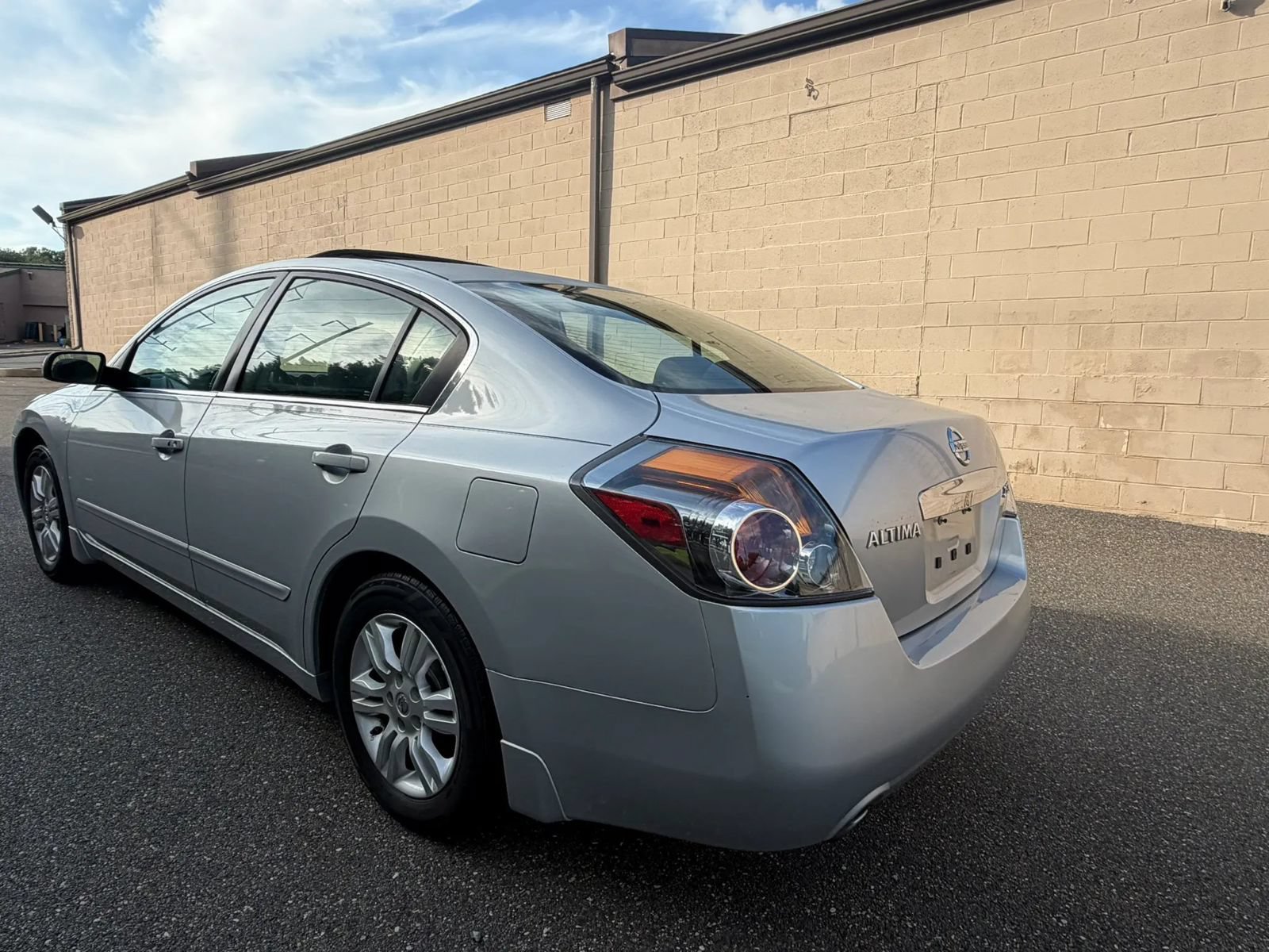 Used 2010 Nissan Altima 2.5 SL w/ SL Pkg FWD image 5
