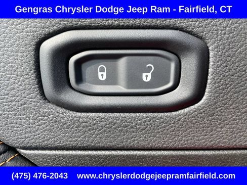Certified 2025 Jeep Wrangler Unlimited Sahara w/ Safety Group AWD/4WD image 43