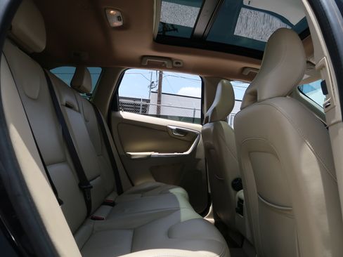 Used 2015 Volvo XC60 T6 Platinum FWD image 33