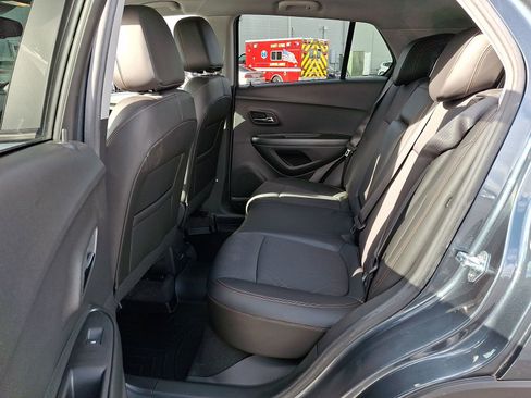 Certified 2022 Chevrolet Trax LT w/ LT Convenience Package image 13