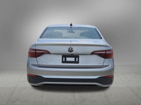 Used 2022 Volkswagen Jetta SE w/ Panoramic Sunroof Package FWD image 5