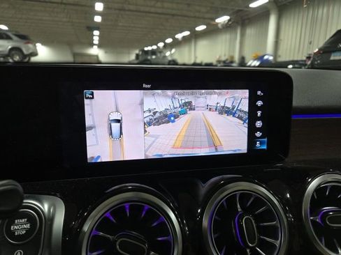 Used 2022 Mercedes-Benz GLB 250 4MATIC image 7