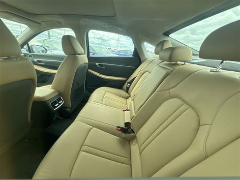 New 2025 Hyundai Sonata Limited image 12