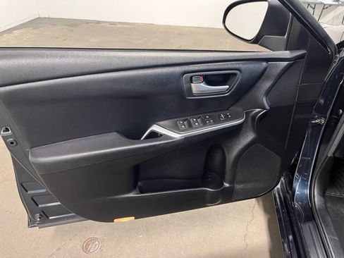 Used 2016 Toyota Camry SE image 22