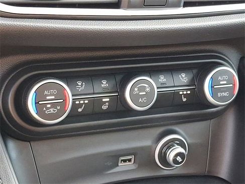 Used 2022 Alfa Romeo Stelvio Sprint image 16