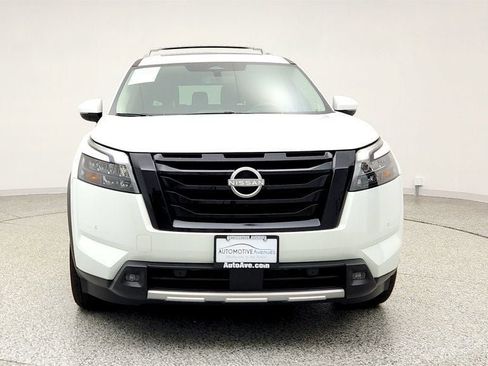 Used 2025 Nissan Pathfinder Platinum image 2
