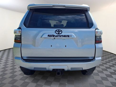 Used 2022 Toyota 4Runner SR5 AWD/4WD image 8