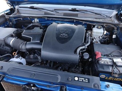 Used 2018 Toyota Tacoma TRD Off-Road image 27