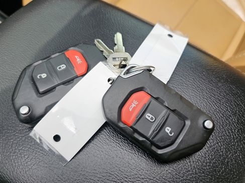 Used 2021 Jeep Wrangler Unlimited Sahara image 36