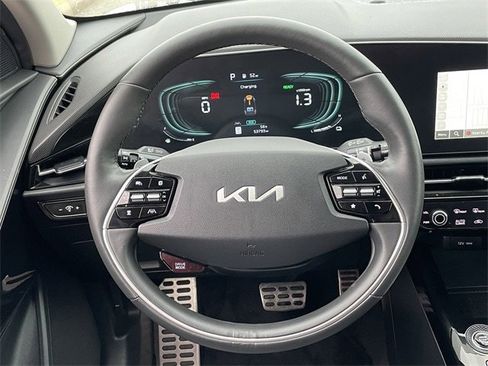 Used 2024 Kia Niro SX Touring image 12