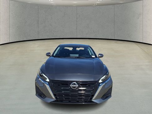 Used 2025 Nissan Altima 2.5 SV w/ SV Premium Package FWD image 8
