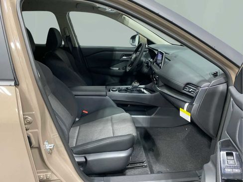 Used 2025 Nissan Rogue SV image 20