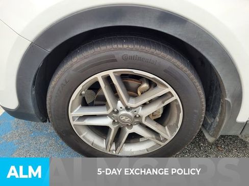 Used 2017 Hyundai Santa Fe SE image 4