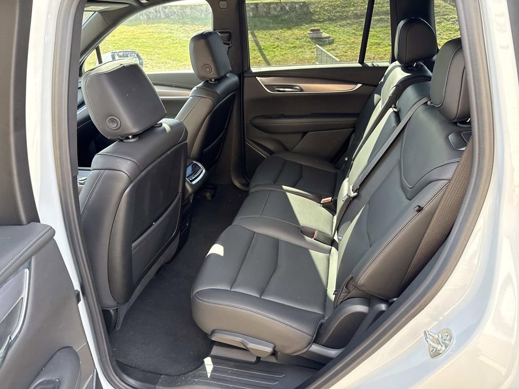 New 2025 Cadillac XT6 Luxury FWD image 17
