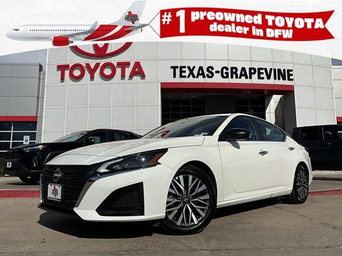 Used 2025 Nissan Altima 2.5 SV image 1