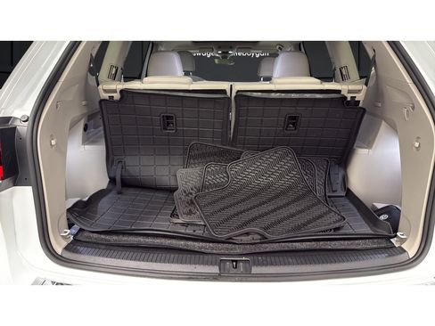 Used 2025 Volkswagen Atlas SEL Premium R-Line AWD/4WD image 28