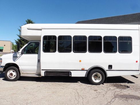 Used 2017 Ford E-450 and Econoline 450 Super Duty w/ Shuttle Bus Prep Package RWD image 28