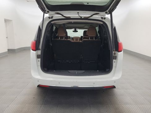 Used 2017 Chrysler Pacifica Limited FWD image 29