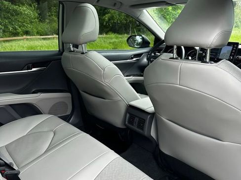 Used 2022 Toyota Camry XLE w/ Navigation Package FWD image 19