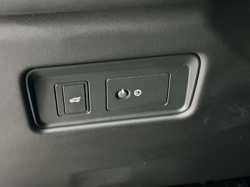 Used 2024 Jaguar F-PACE R-Dynamic S image 17