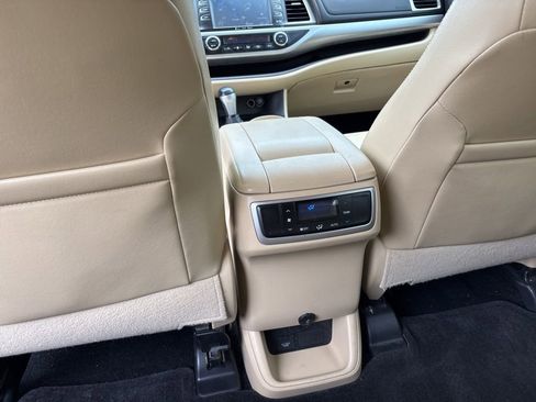 Used 2016 Toyota Highlander XLE FWD image 20