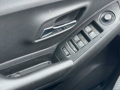 Used 2022 Chevrolet Trax LS w/ Tint and Cruise Package image 31