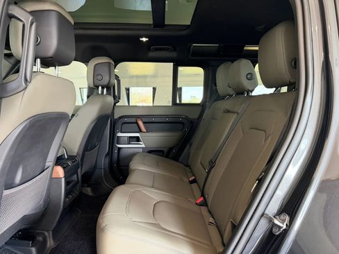 Used 2024 Land Rover Defender 110 X-Dynamic SE image 21