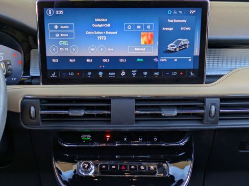 Used 2023 Lincoln Corsair Reserve w/ Equipment Group 202A image 14