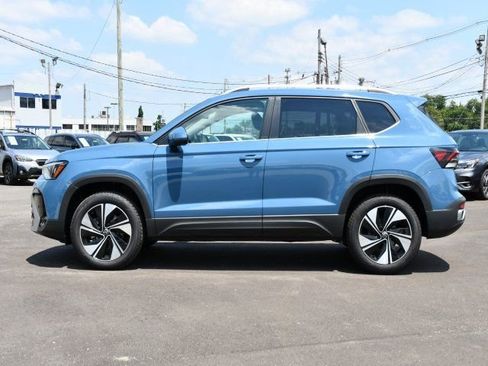 New 2025 Volkswagen Taos SE image 4
