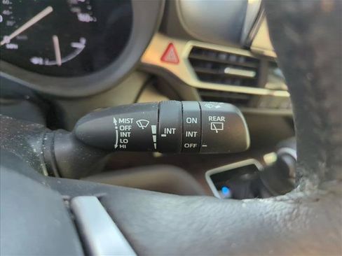 Used 2023 Toyota Sienna XLE FWD image 19