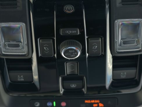 New 2026 Chevrolet Suburban Premier AWD/4WD image 11