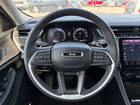Used 2023 Jeep Grand Cherokee Limited w/ Luxury Tech Group II AWD/4WD image 10
