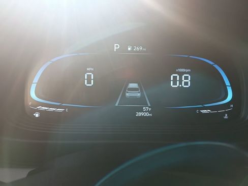Used 2025 Hyundai Venue SEL FWD image 2