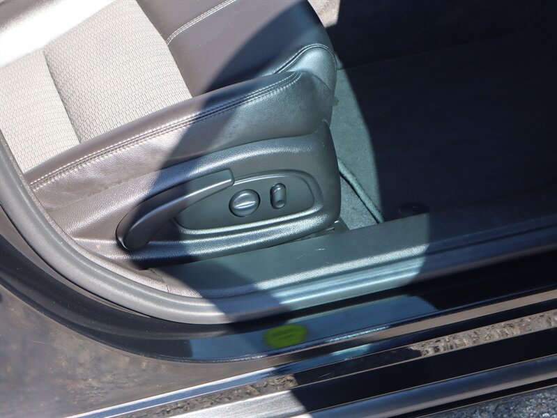 Used 2016 Chevrolet Impala LT FWD image 5