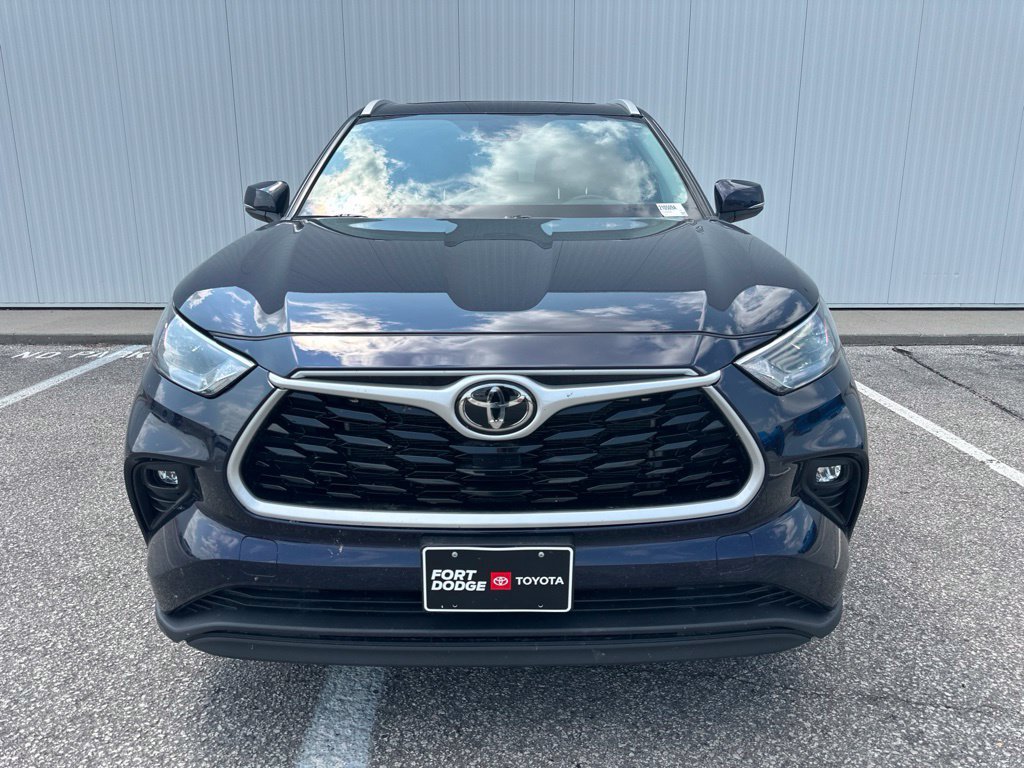 Used 2023 Toyota Highlander XLE AWD/4WD image 11