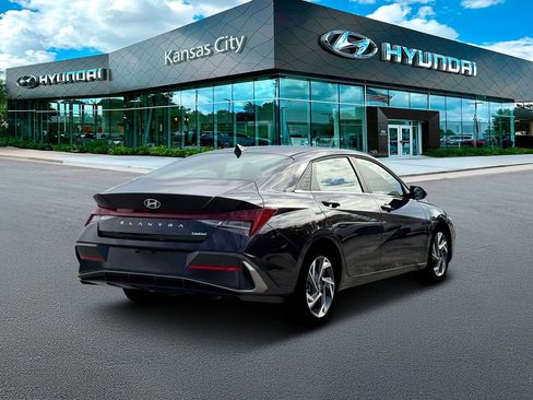 New 2026 Hyundai Elantra Limited FWD image 7