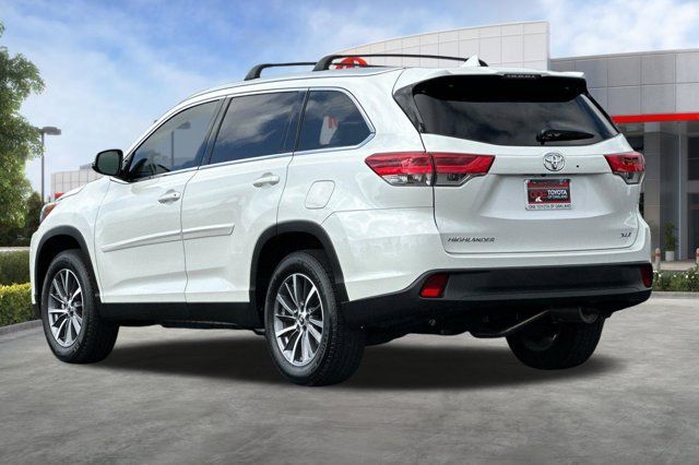 Certified 2019 Toyota Highlander XLE FWD image 7