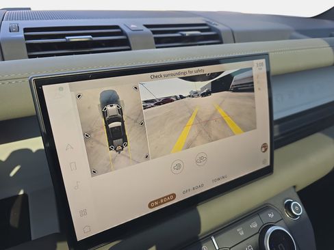 Used 2025 Land Rover Defender 110 S image 22