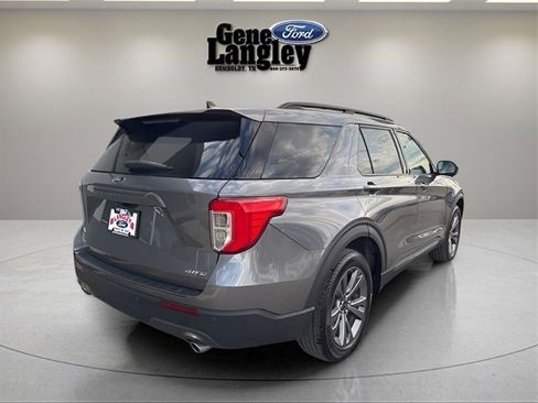 Used 2022 Ford Explorer XLT w/ Equipment Group 202A image 7