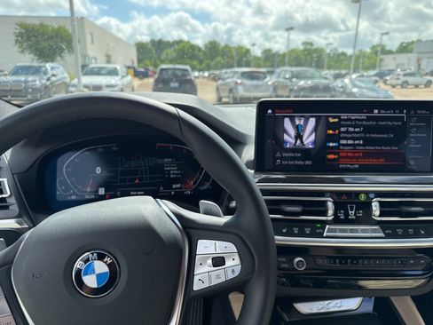 Used 2025 BMW X4 xDrive30i w/ Premium Package image 16