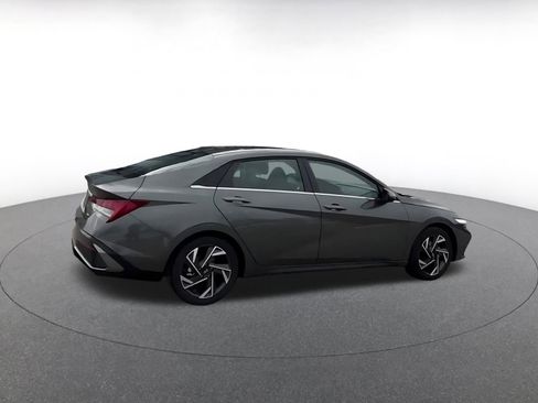 Used 2025 Hyundai Elantra Limited image 15