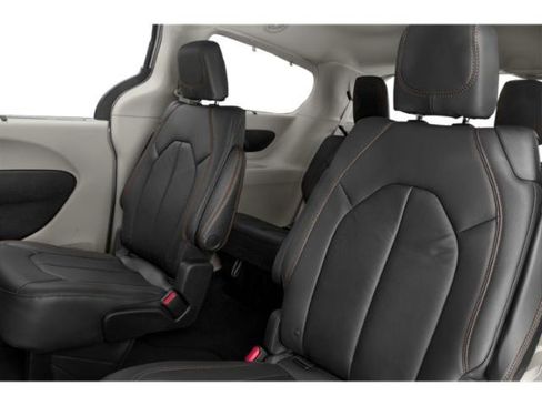 Used 2019 Chrysler Pacifica Limited FWD image 17