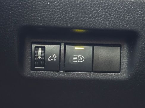 Used 2019 Toyota RAV4 LE image 25