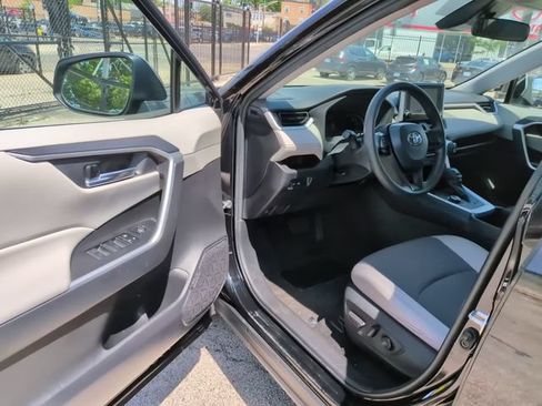 Used 2024 Toyota RAV4 XLE AWD/4WD image 10