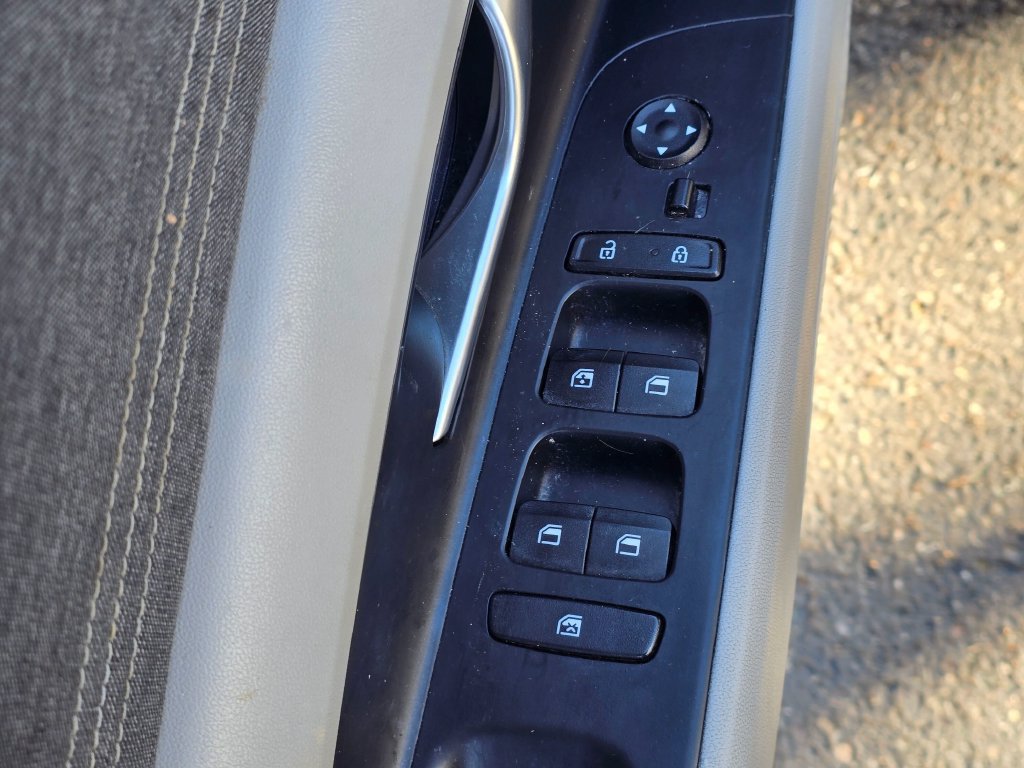Used 2022 Hyundai Elantra Limited FWD image 14