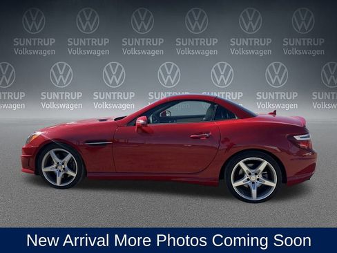 Used 2016 Mercedes-Benz SLK 300 image 2