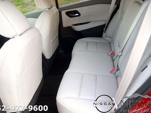 Certified 2024 Nissan Rogue SL FWD image 14