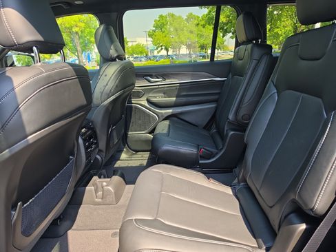 New 2026 Jeep Grand Cherokee L Limited AWD/4WD image 27